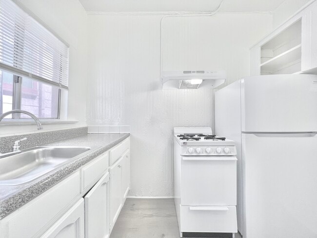 Photo - 427 S Alvarado St