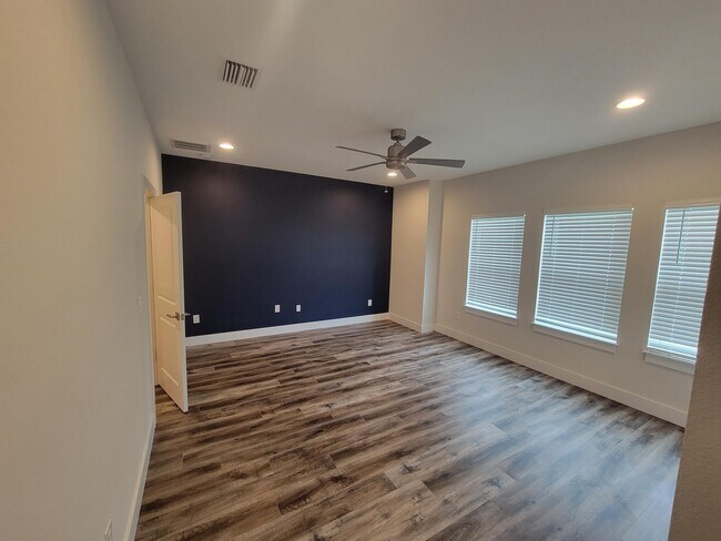 Photo - 3124 W Azeele St