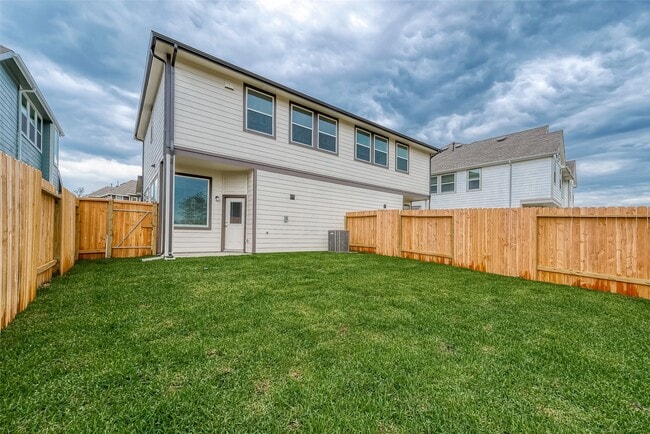 Photo - 628 Silver Pear Ct