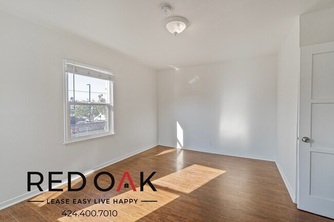 Photo - ~$300 OFF Each Month~ Sun-Drenched Two Bed... Unidad 4