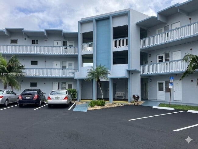 Building Photo - 2300 Park Ln Unit 203