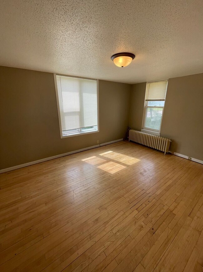 Photo - 327 W 4th St Unit #2