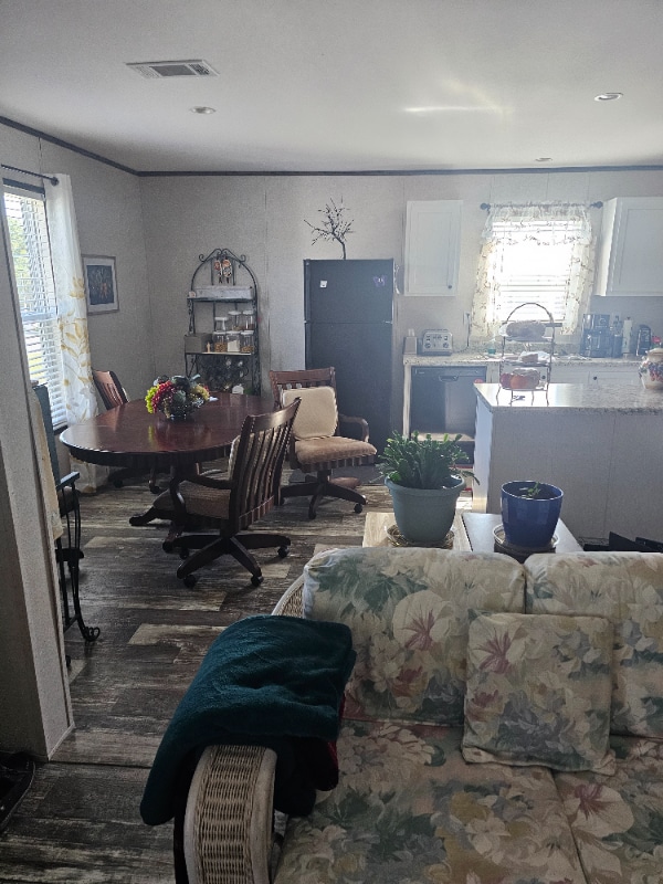 Photo - 9722 Scepter Ave