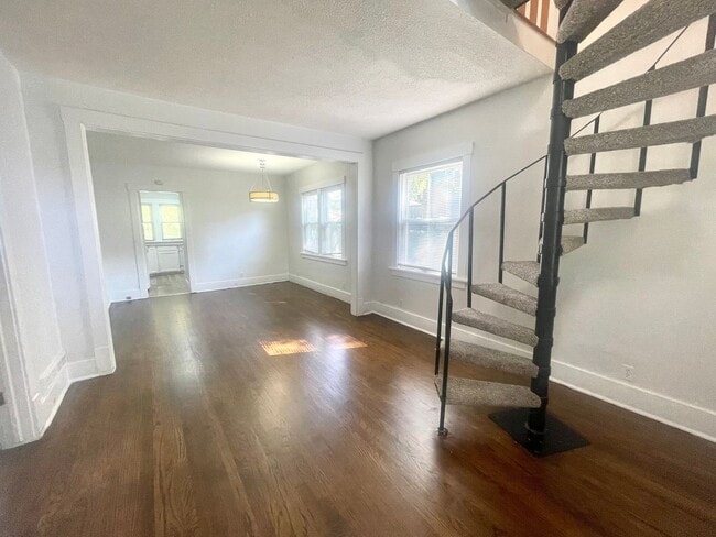 Photo - Spacious 4-bedroom, 2-bathroom home o