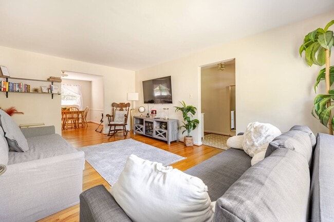 Photo - 7527 Fairwood Ln