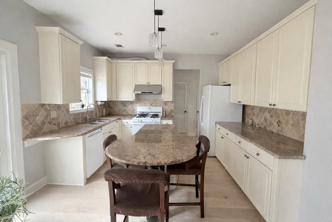 Photo - Beautiful backyard