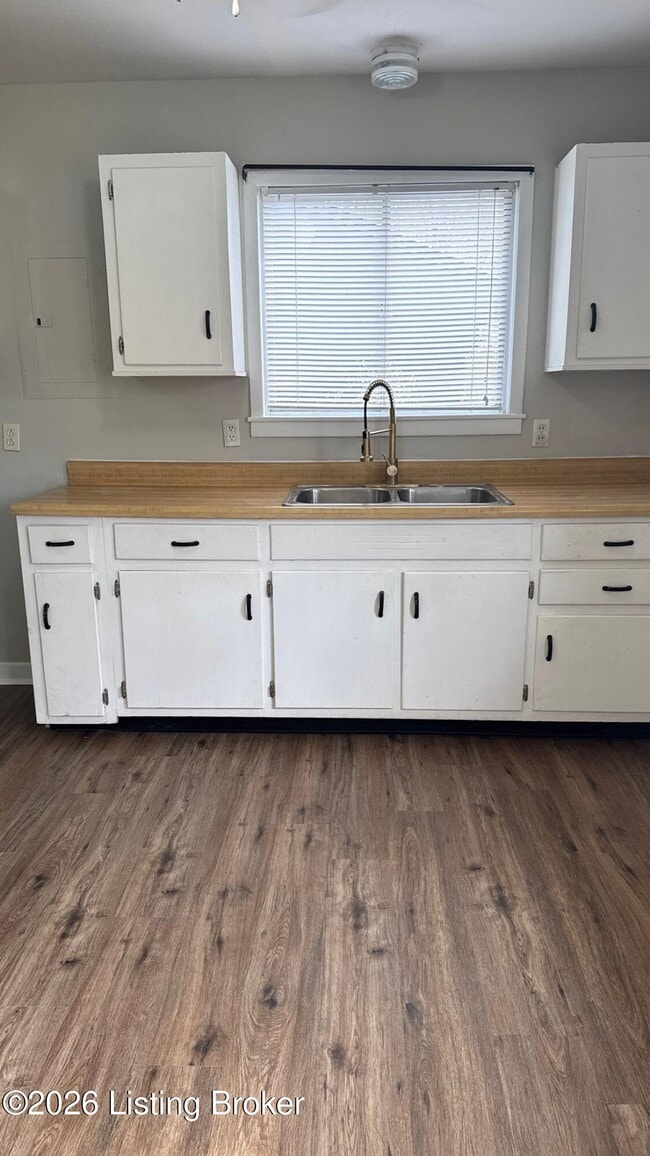 Photo - 3122 Commander Dr