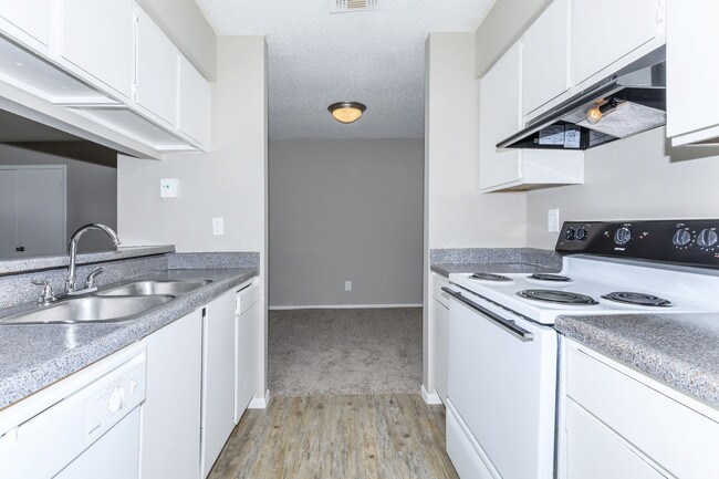 CrescentWood Apartments