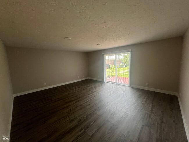 939 W McKay Rd