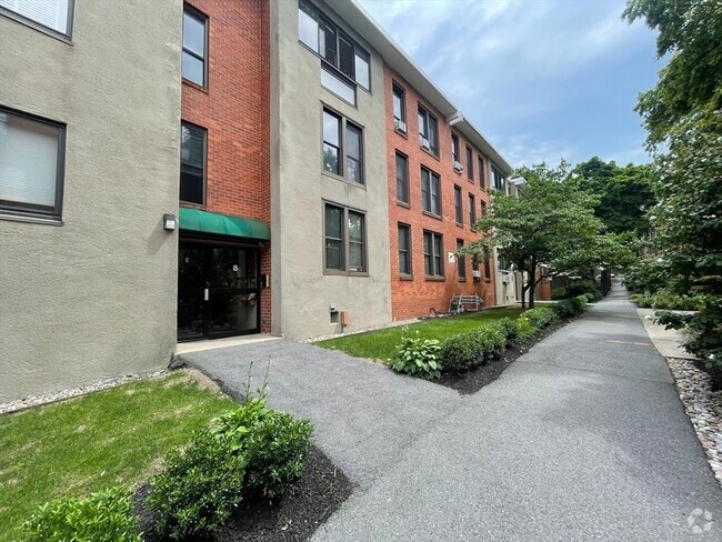 Building Photo - 8 Juniper St Unit 17 Rental
