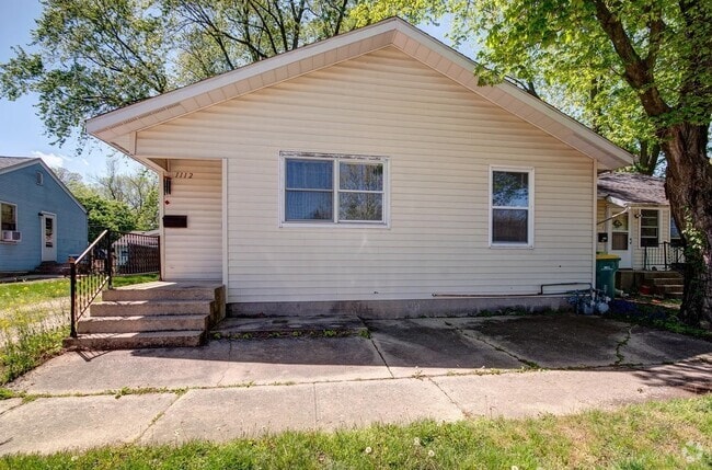 Building Photo - 1112 N Joliet St Rental