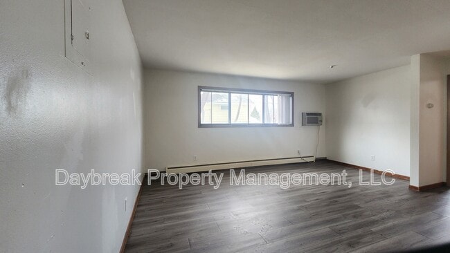 Photo - 915 7th Ave N