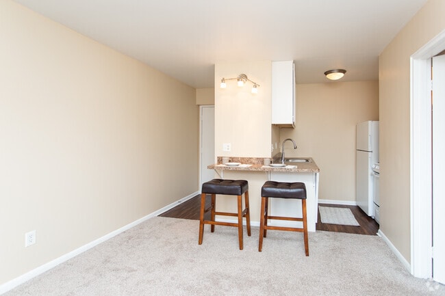 1BR, 1BA - 450 SF