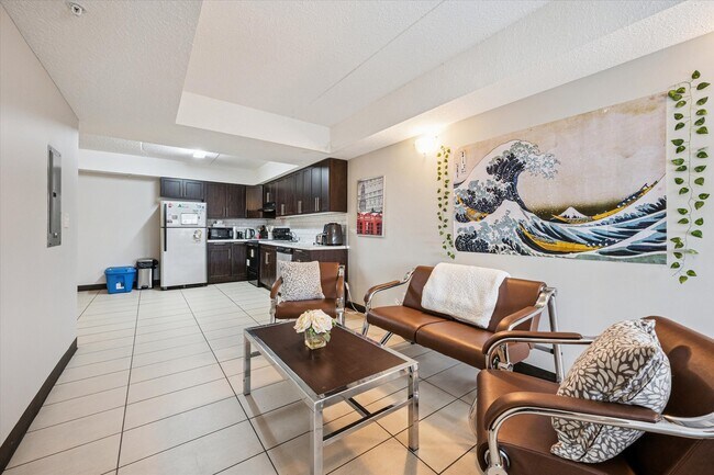 Photo - 110 University Ave W