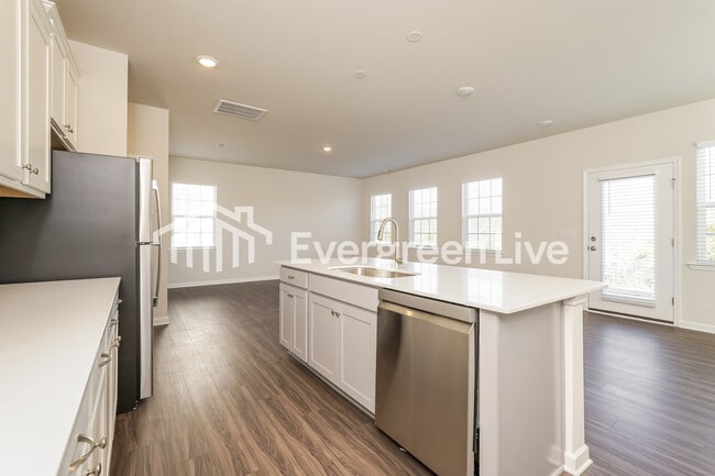 Photo - 5615 Hydrangea St