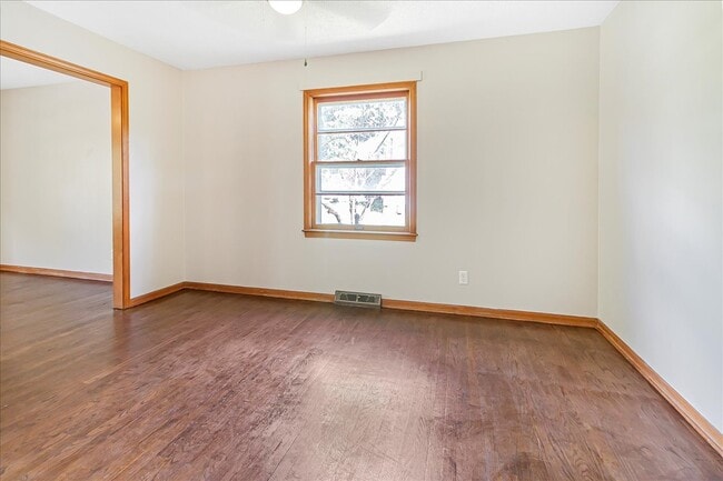 Photo - 318 Goodrich Dr