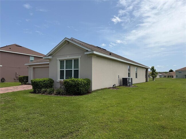 2269 Waukegan Dr