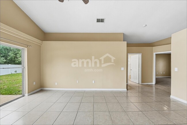 Photo - 950 Woodsong Way