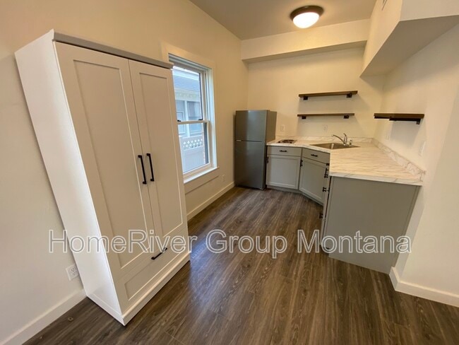 Photo - 508 S 3rd St W