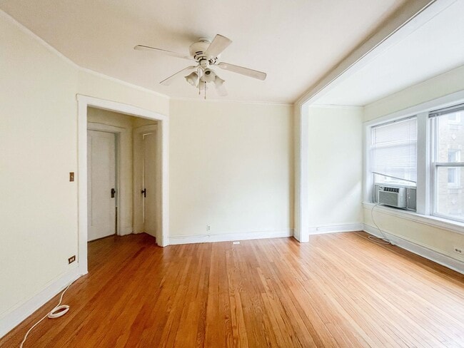 Building Photo - 5061 N Damen Ave Unit 5051-2E