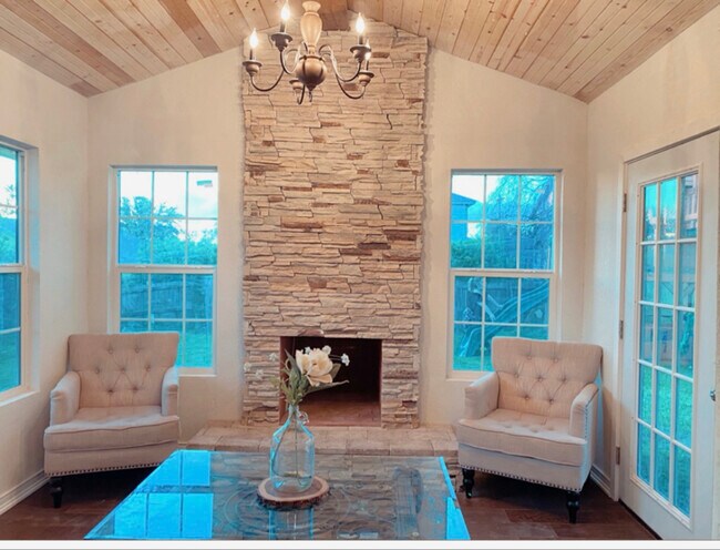 Photo - 212 Lipan Dr