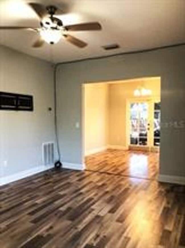 Photo - 2 Bedroom / 2 Bath Bungalow in Sanford's Historic District!