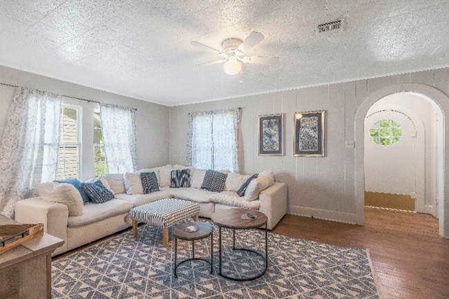 Photo - 108 Sharon St