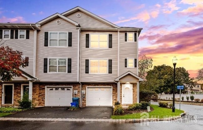8 Alfred Ave