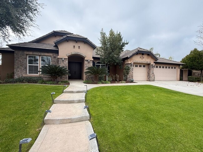 Photo - Stunning 4 bedroom in Seven Oaks!