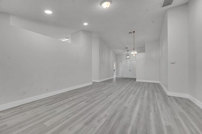 Photo - 13048 Meadowbreeze Dr