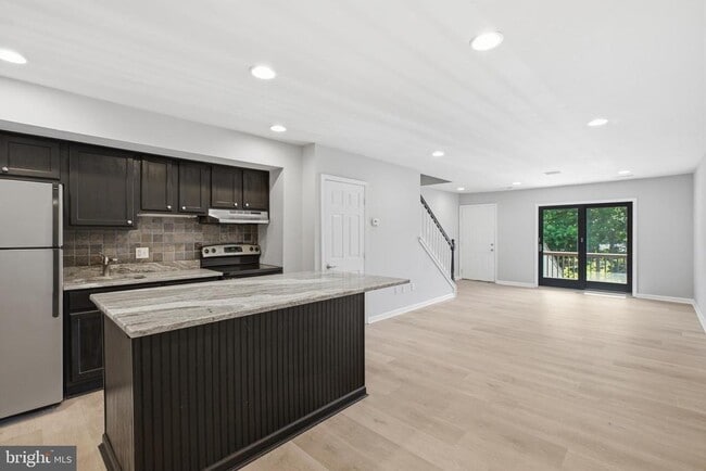 27 Darien Way