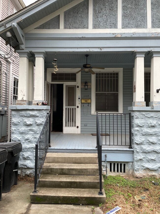 Photo - Huge 2BD/2.5BA Uptown, with a Yard, Central Air/Heat, and W/D in Unit