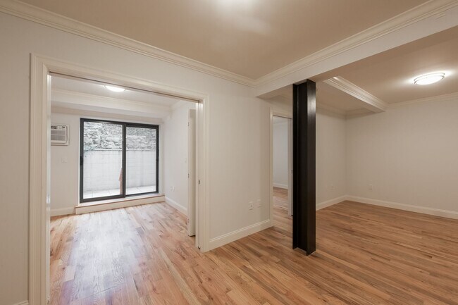 Photo - 112 E 36th St