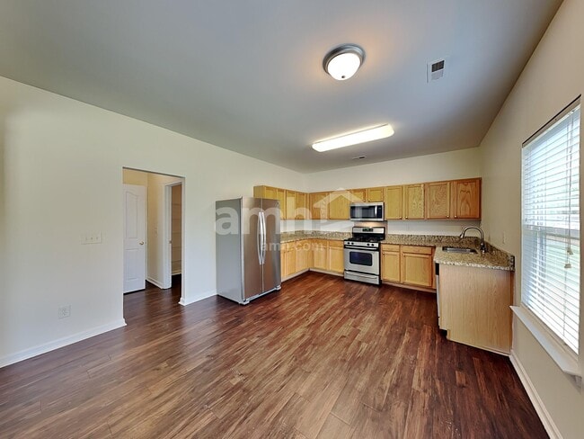 Photo - 104 Thorsen Dr