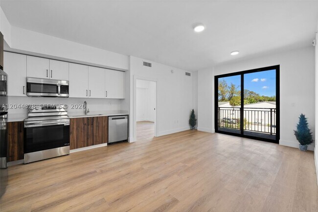 Building Photo - 2479 NE 192 St Unit 308