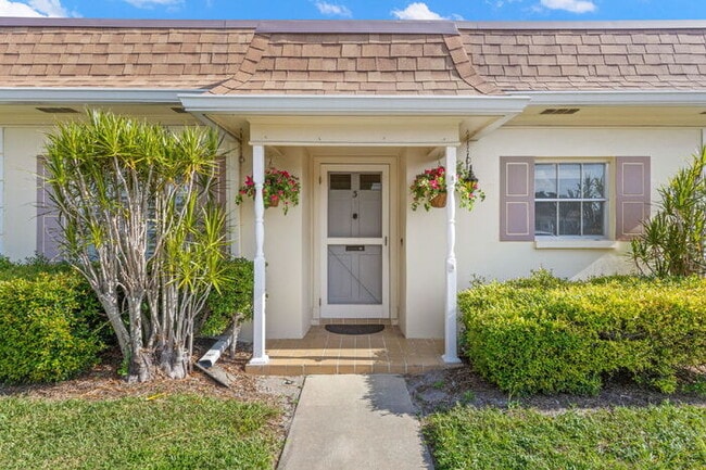Building Photo - "Spacious 2-Bed, 2-Bath Condo Oasis in Prime Clearwater Location – 55+ COMMUNITY