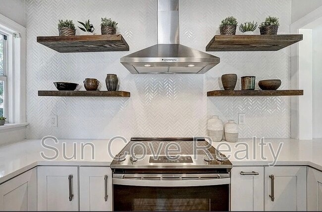 Photo - 725 28th St N