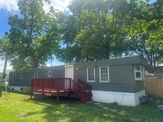 Building Photo - 134 Lakeside Ave