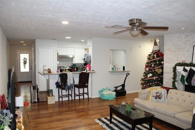 Photo - 819 Walbrook Dr