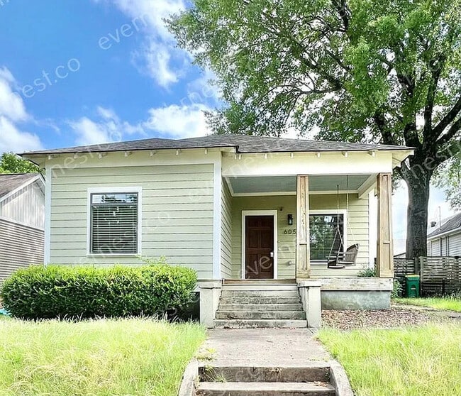 Building Photo - 605 E 16th St Rental