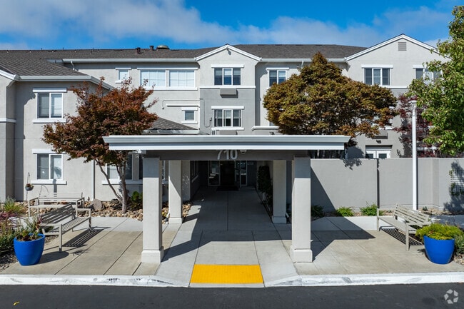 Entrada - Rodeo Gateway Apartments