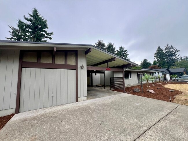 Building Photo - Updated 3BD Rambler w/ Exterior Amenities Rental