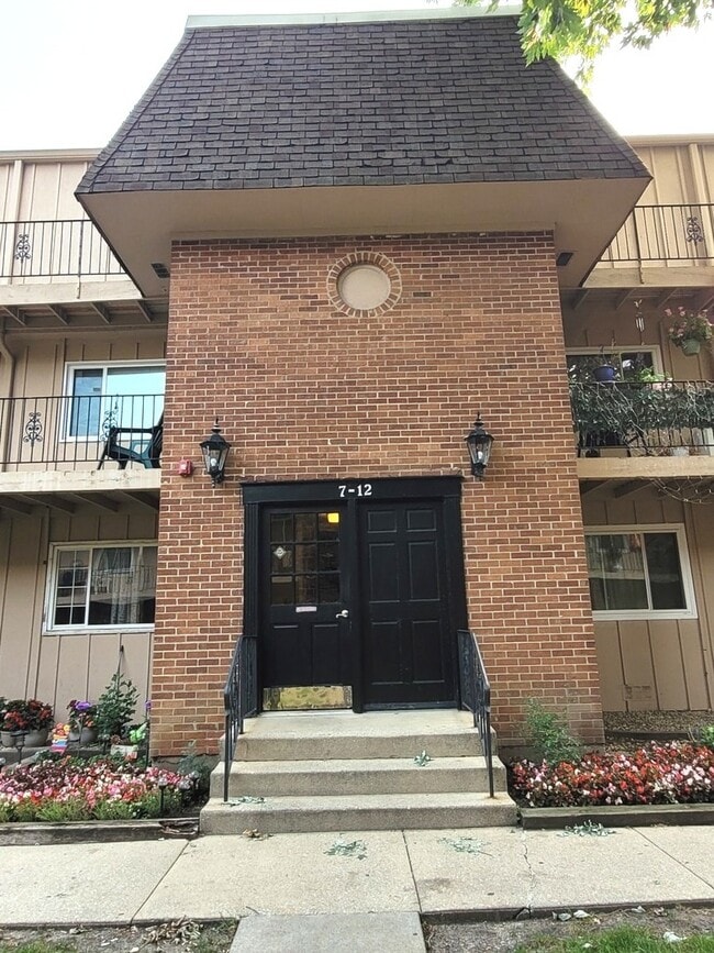 Photo - 2402 Algonquin Rd Unit 9