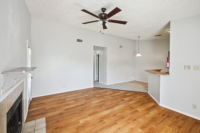 Photo - 5522 Lochmoor