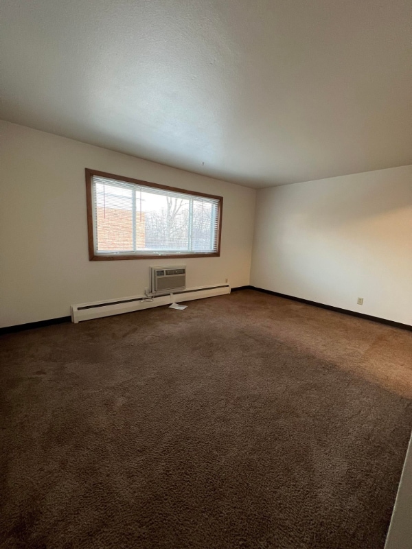 Photo - 2026 Brewster St