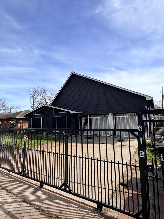 Photo - 618 Sulphur St