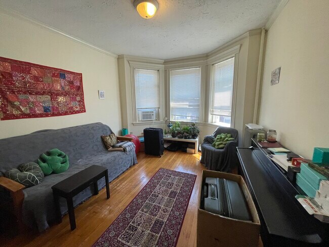 Building Photo - 104 Peterborough St Rental