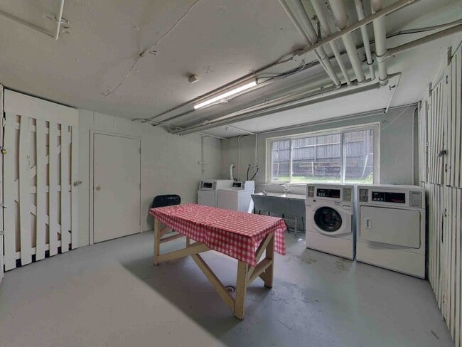 Photo - Recently Renovated 1 Bedroom 1 Bathroom Ap... Unit 2