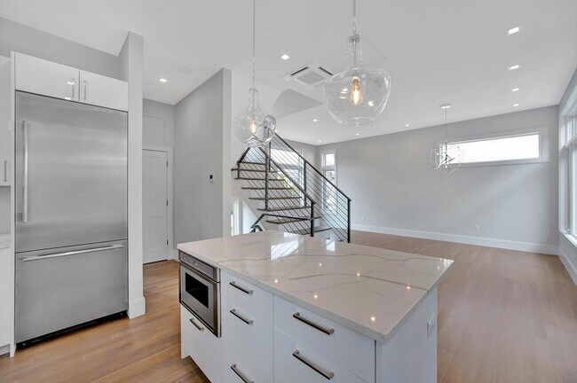 Photo - 297 Concord Ave Unidad 1