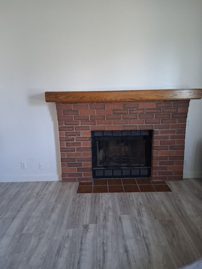 Building Photo - 1177 N Fairfield Rd